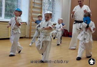 zanyatiya-karate-deti-4-5-let-12
